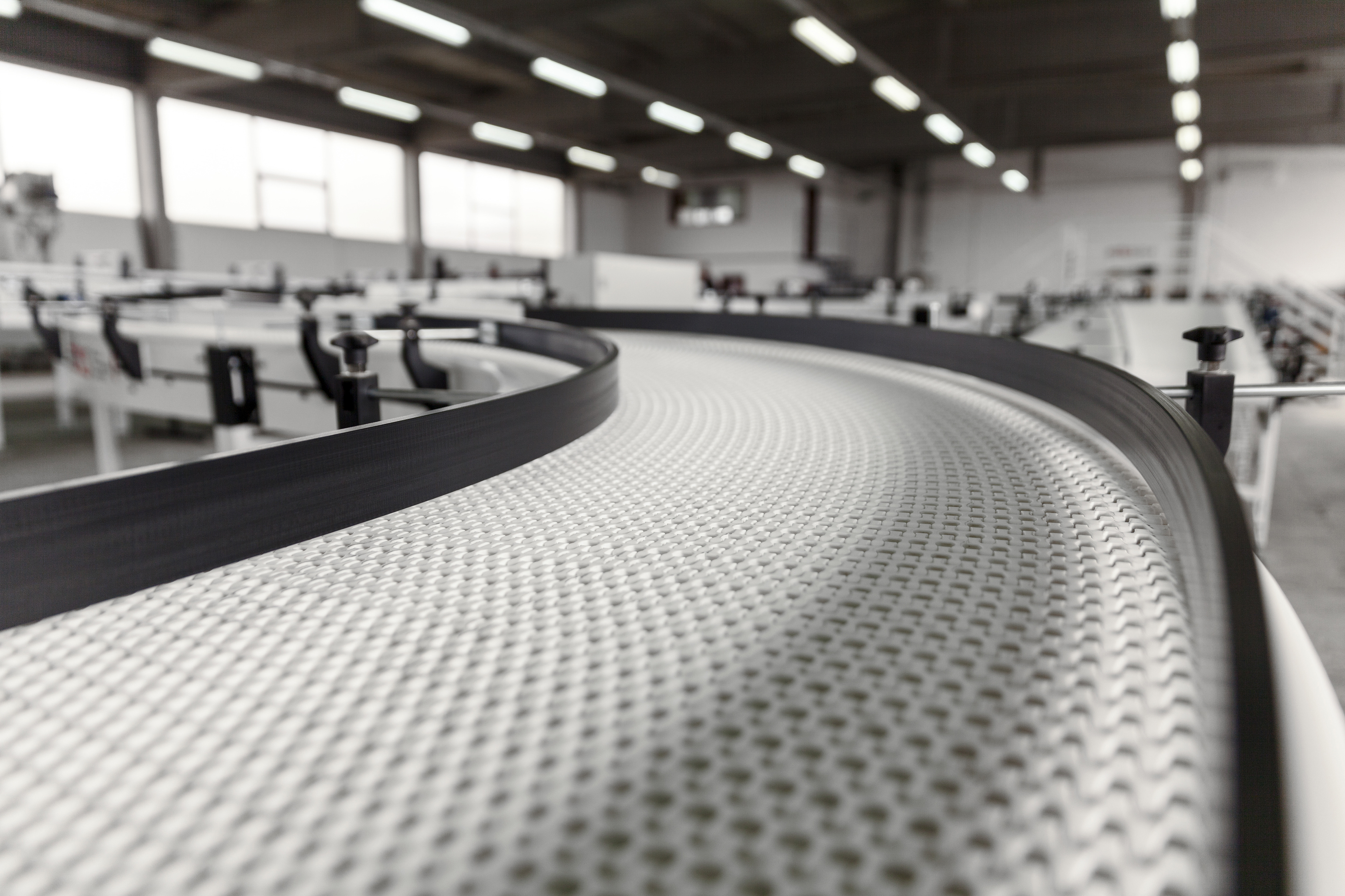 shutterstock_385932985.jpg white conveyor belt