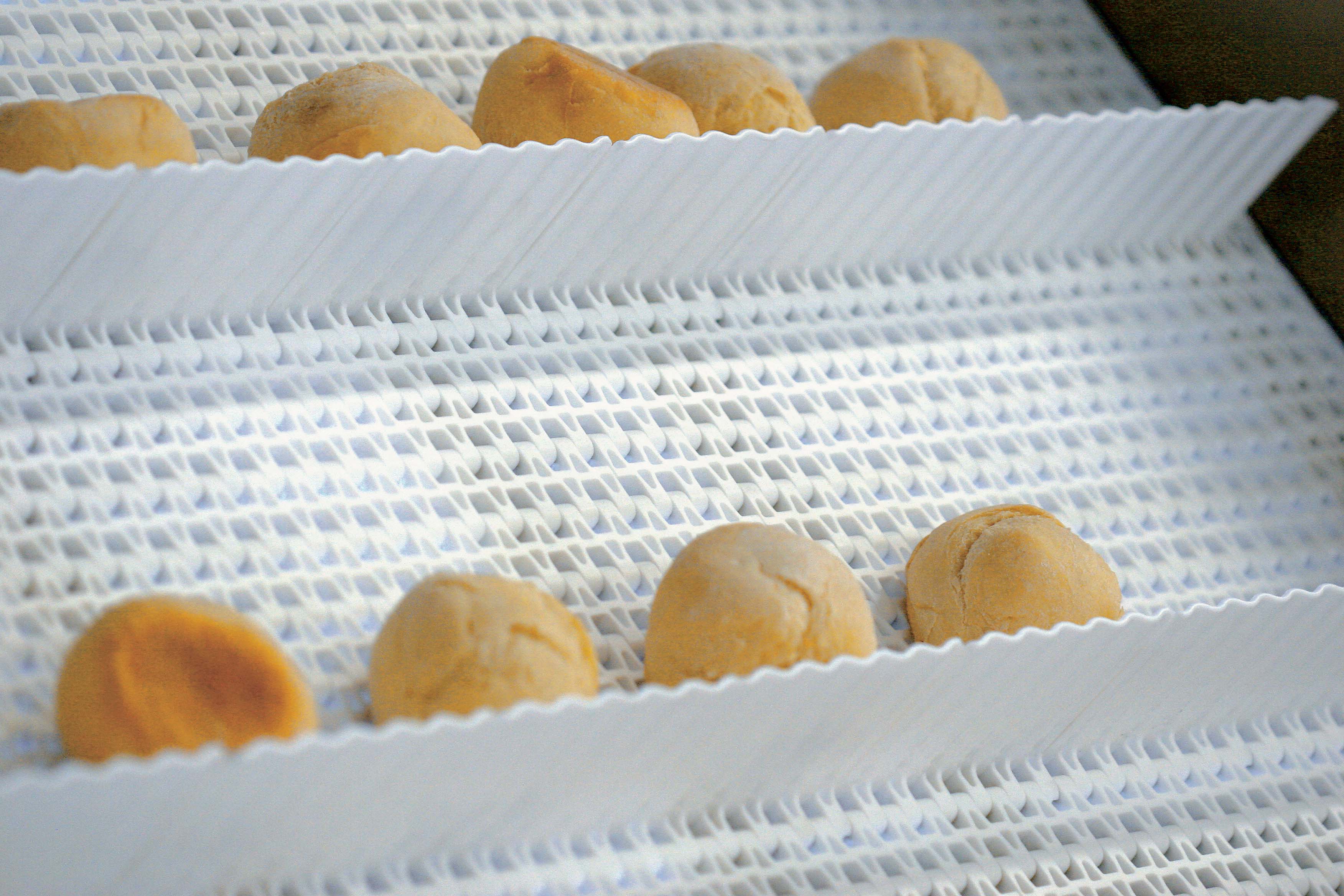 M2533航班和面包卷